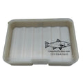 Kleine bräunliche Flybox mit Logo